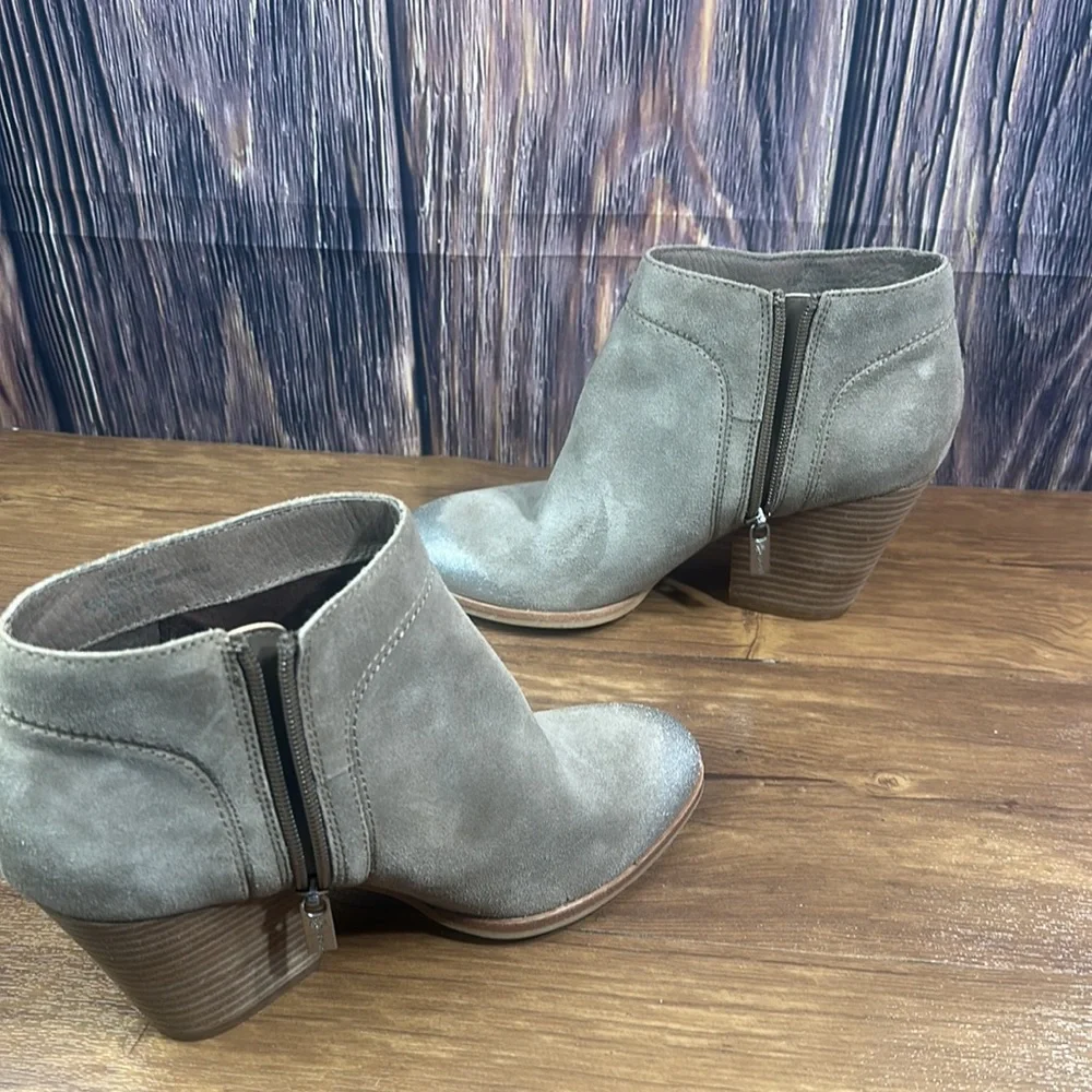 Isola Leandra Stone Suede Booties Tan w/ Silver size 8.5